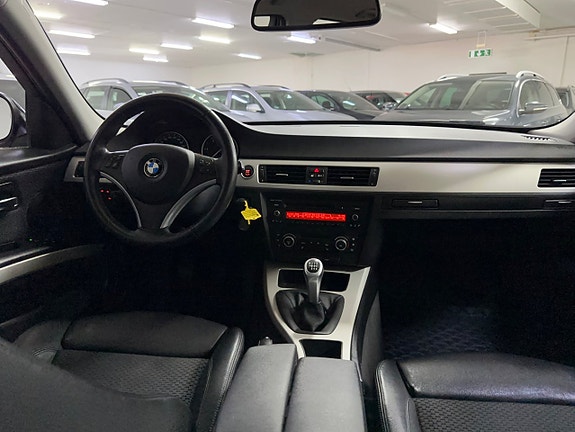 BMW 318d 13 of 18