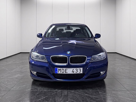 BMW 318d 2 of 5
