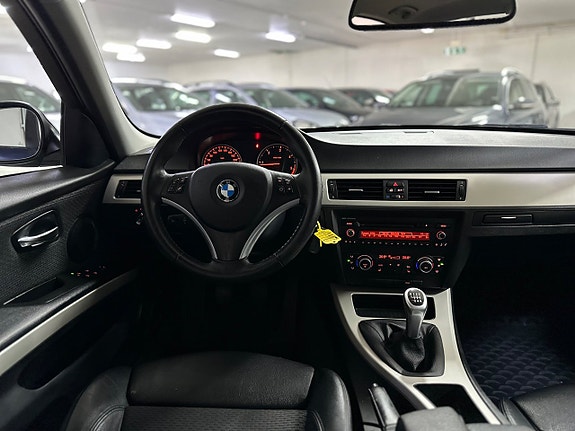 BMW 318d 11 of 18