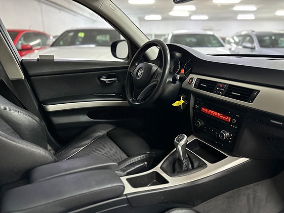 BMW 318d 15 of 18