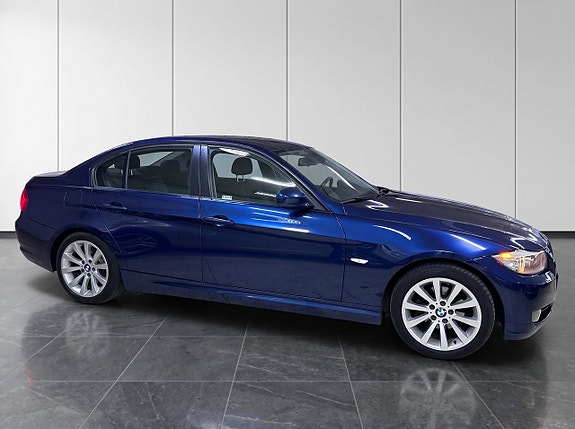 BMW 318d 3 of 5