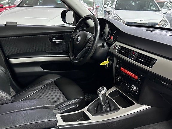 BMW 318d 12 of 18
