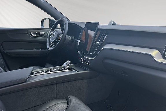 Volvo XC60 8 of 27