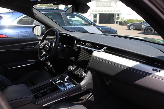 Jaguar F-PACE 3 of 12