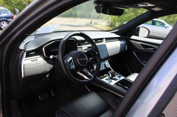 Jaguar F-PACE 10 of 12