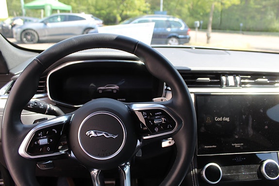 Jaguar F-PACE 12 of 12