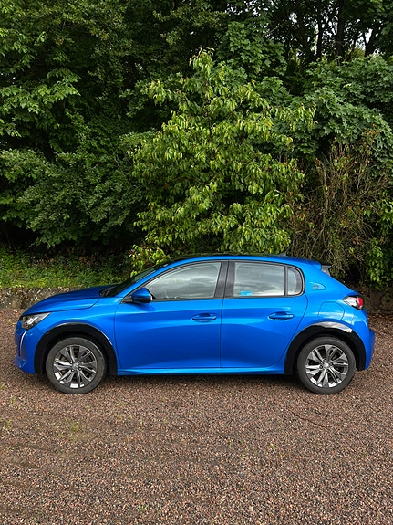 Peugeot e-208 3 of 5