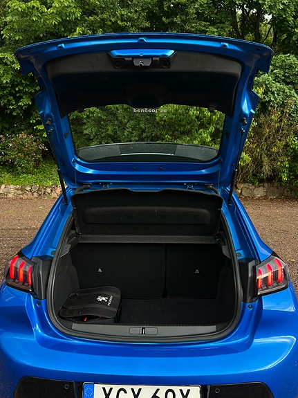 Peugeot e-208 4 of 5