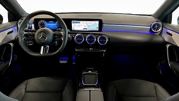 Mercedes-Benz A250 e 4 of 5