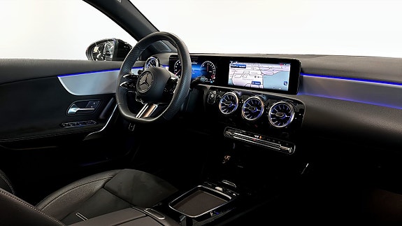 Mercedes-Benz A250 e 3 of 5