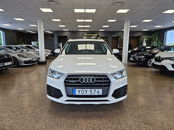 Audi Q3 2 of 5
