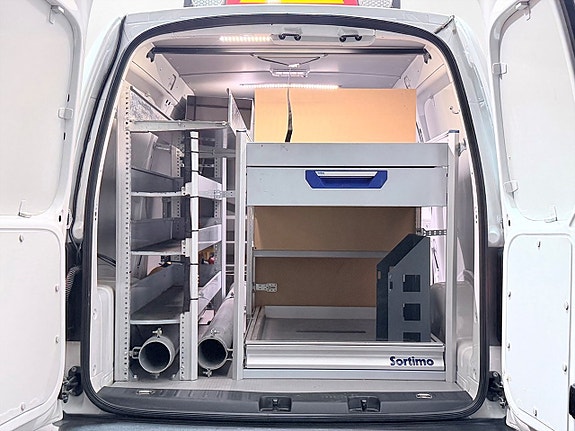Volkswagen Caddy Maxi 11 of 24