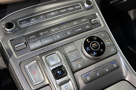 Hyundai Santa Fe 14 of 17