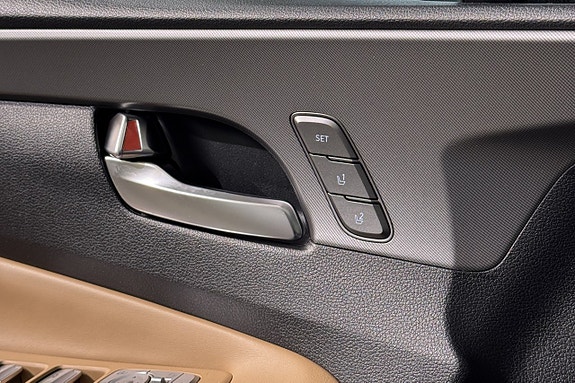 Hyundai Santa Fe 12 of 17