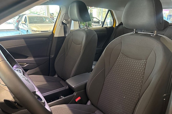 Volkswagen T-Roc 14 of 22