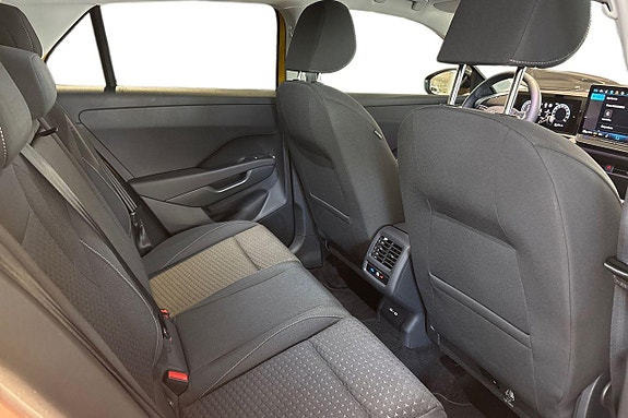 Volkswagen T-Roc 18 of 22