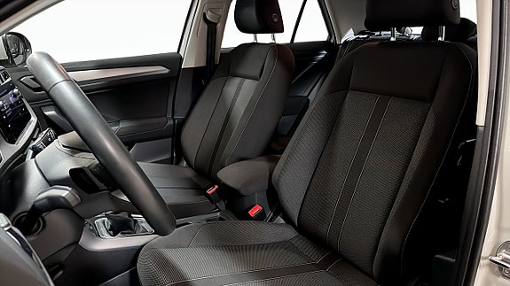 Volkswagen T-Roc 8 of 12