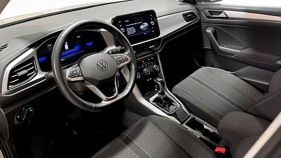 Volkswagen T-Roc 7 of 12
