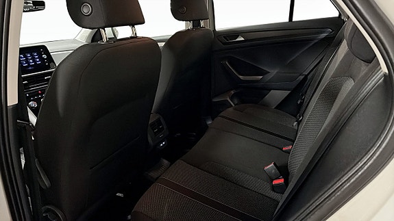 Volkswagen T-Roc 11 of 12