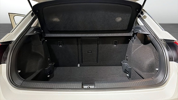 Volkswagen T-Roc 12 of 12