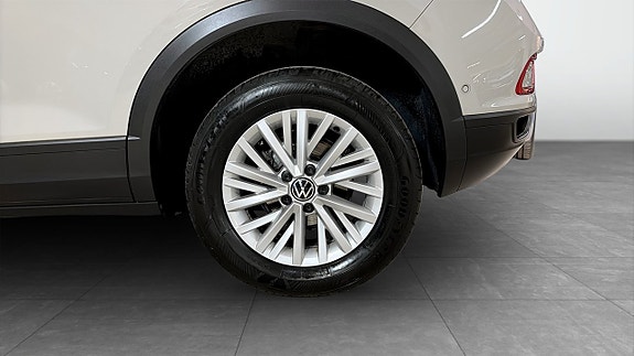 Volkswagen T-Roc 6 of 12
