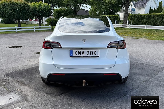 Tesla Model Y 4 of 5