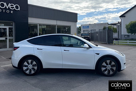 Tesla Model Y 2 of 5