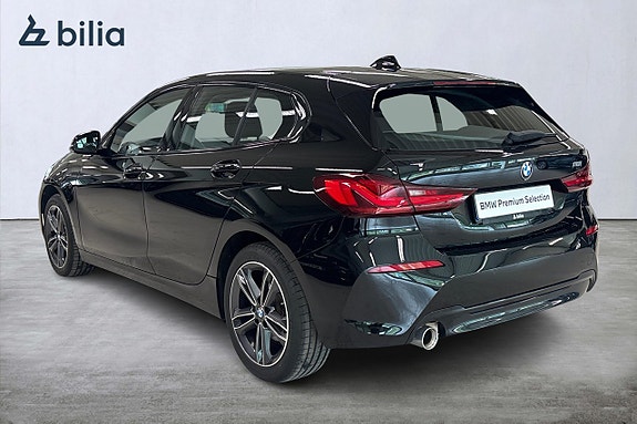BMW 118i 2 of 5