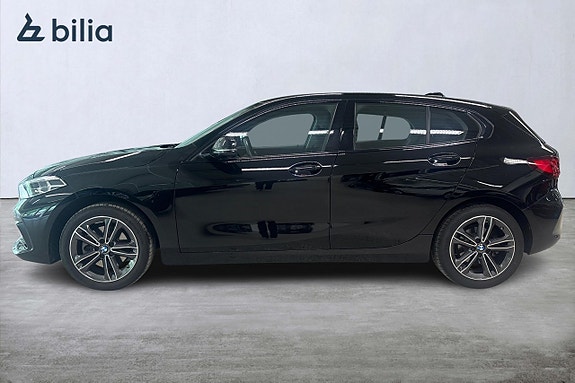 BMW 118i 3 of 5