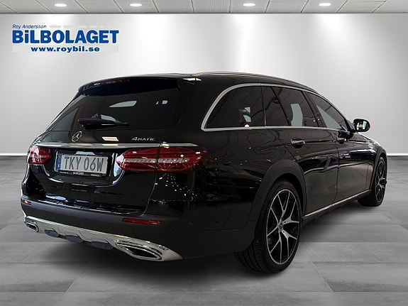 Mercedes-Benz E220 d 3 of 5