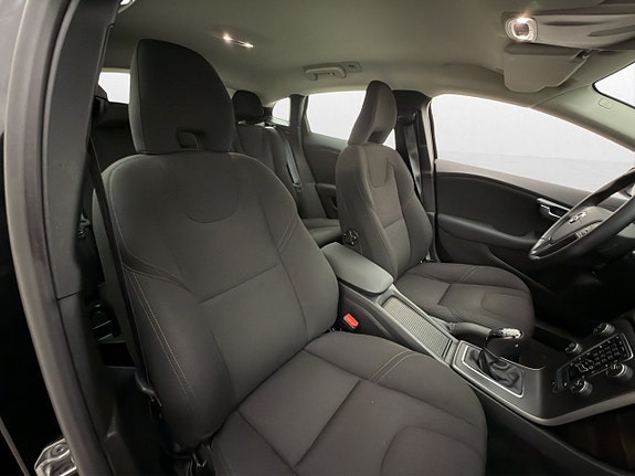 Volvo V40 23 of 30