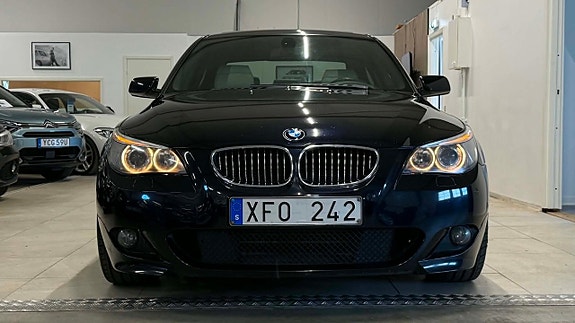 BMW 550i 3 of 5