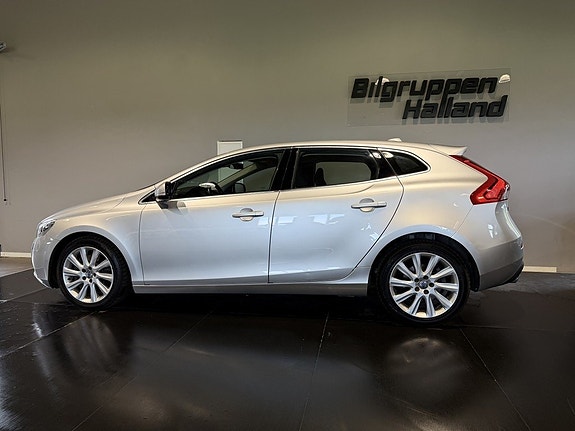 Volvo V40 4 of 5