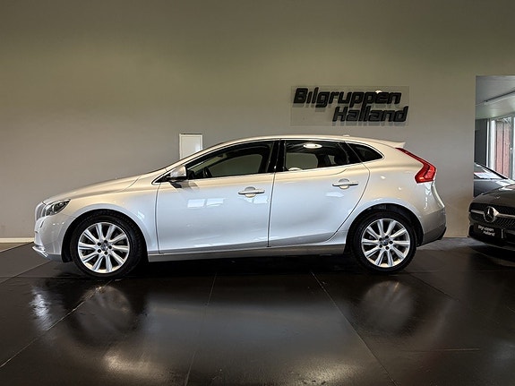 Volvo V40 2 of 5