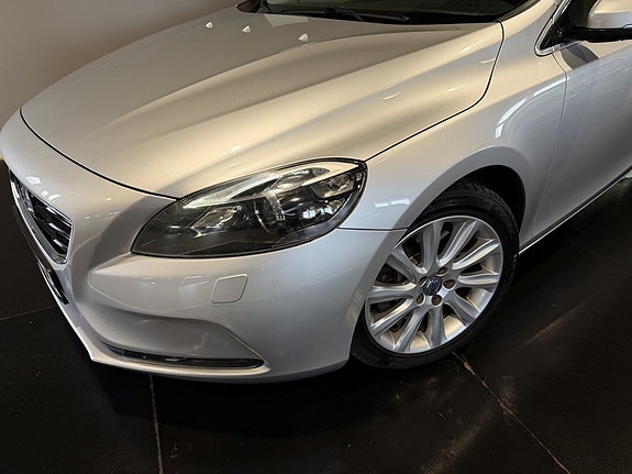 Volvo V40 12 of 30