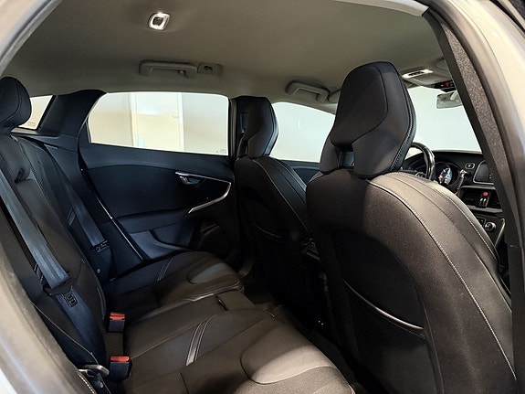 Volvo V40 20 of 30
