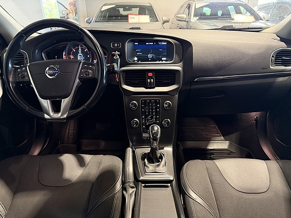 Volvo V40 17 of 30