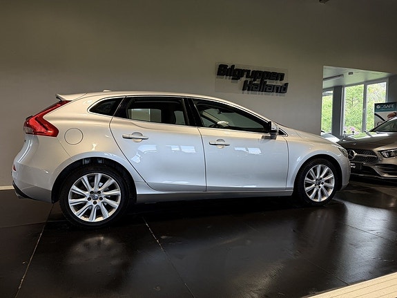 Volvo V40 8 of 30