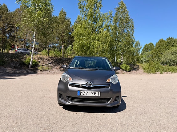 Toyota Verso-S 2 of 5