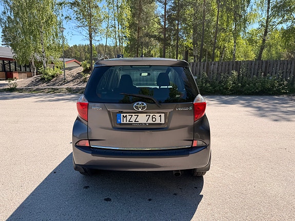 Toyota Verso-S 4 of 5