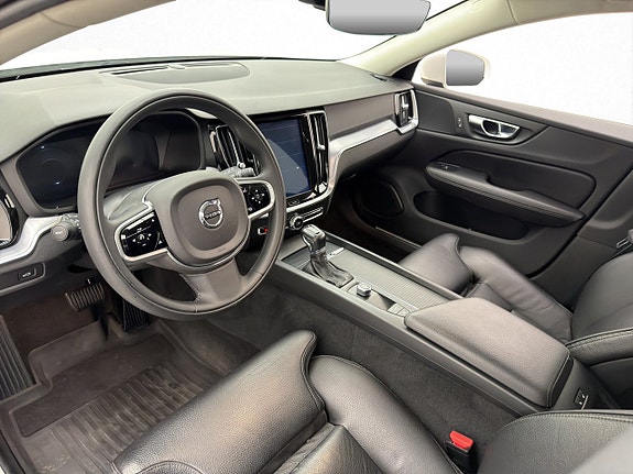 Volvo V60 Cross Country 9 of 30