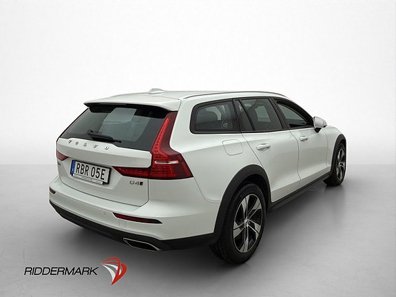 Volvo V60 Cross Country 8 of 30