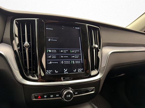 Volvo V60 Cross Country 18 of 30