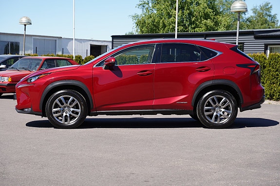Lexus NX300h 6 of 27