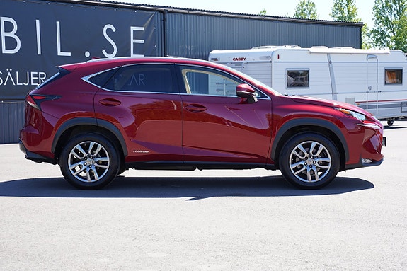 Lexus NX300h 24 of 27