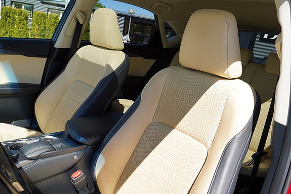 Lexus NX300h 12 of 27
