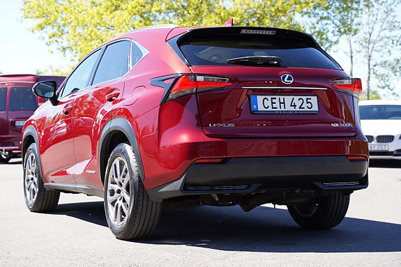 Lexus NX300h 26 of 27