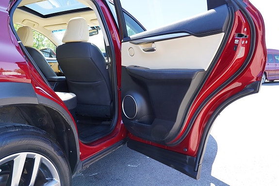 Lexus NX300h 17 of 27