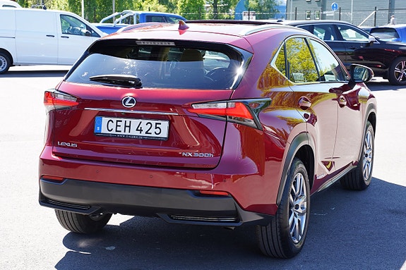 Lexus NX300h 25 of 27