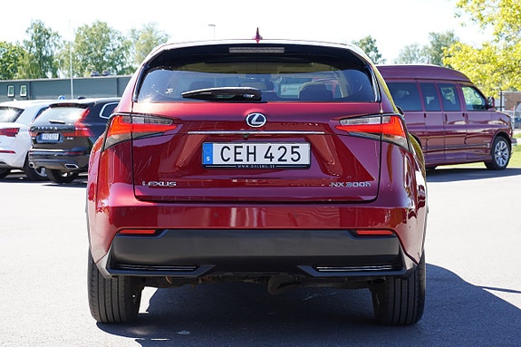 Lexus NX300h 3 of 5